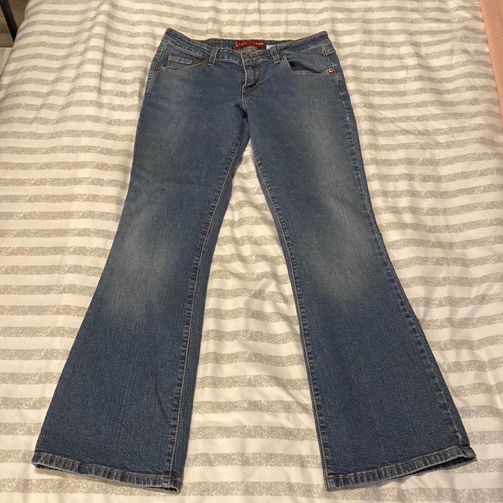 Classic Levi’s super low rise bootcut size 5 short Junior.